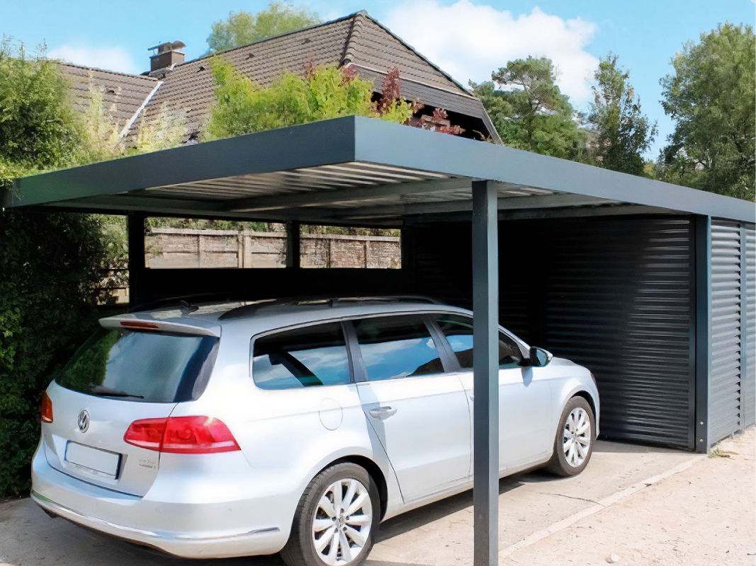 Современный автонавес с крышей из поликарбоната Двускатный навес с поликарбонатом для автомобиля